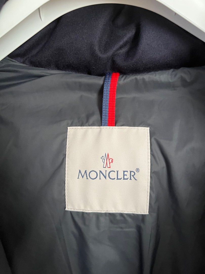 Moncler Montgenevre Short Down Jacket Night Blue Size 1, Men's Fashion,  Coats, Jackets and Outerwear on Carousell