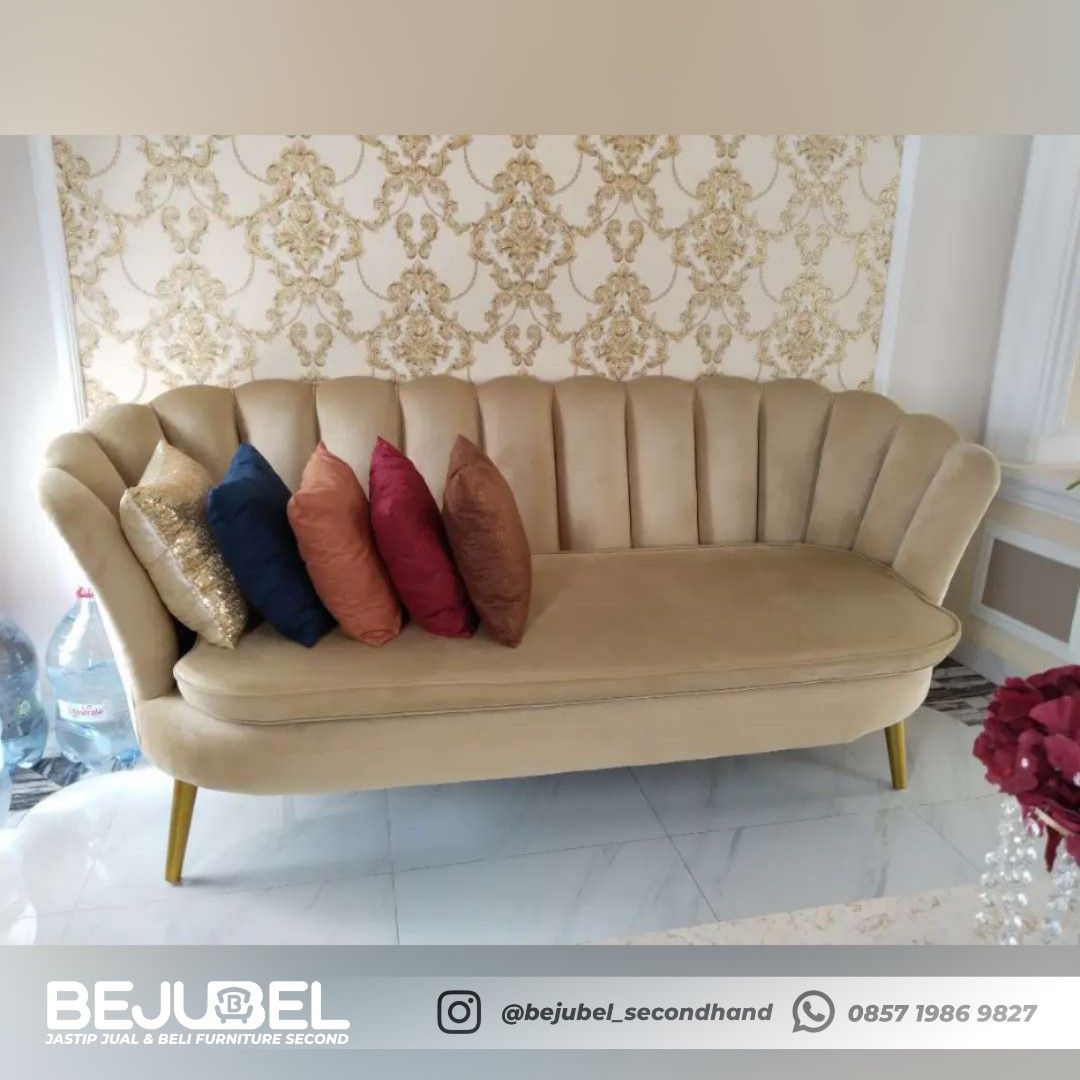 [NEGO] 2 UNIT SOFA KERANG UKURAN 3 SEATER, Home & Furniture on Carousell