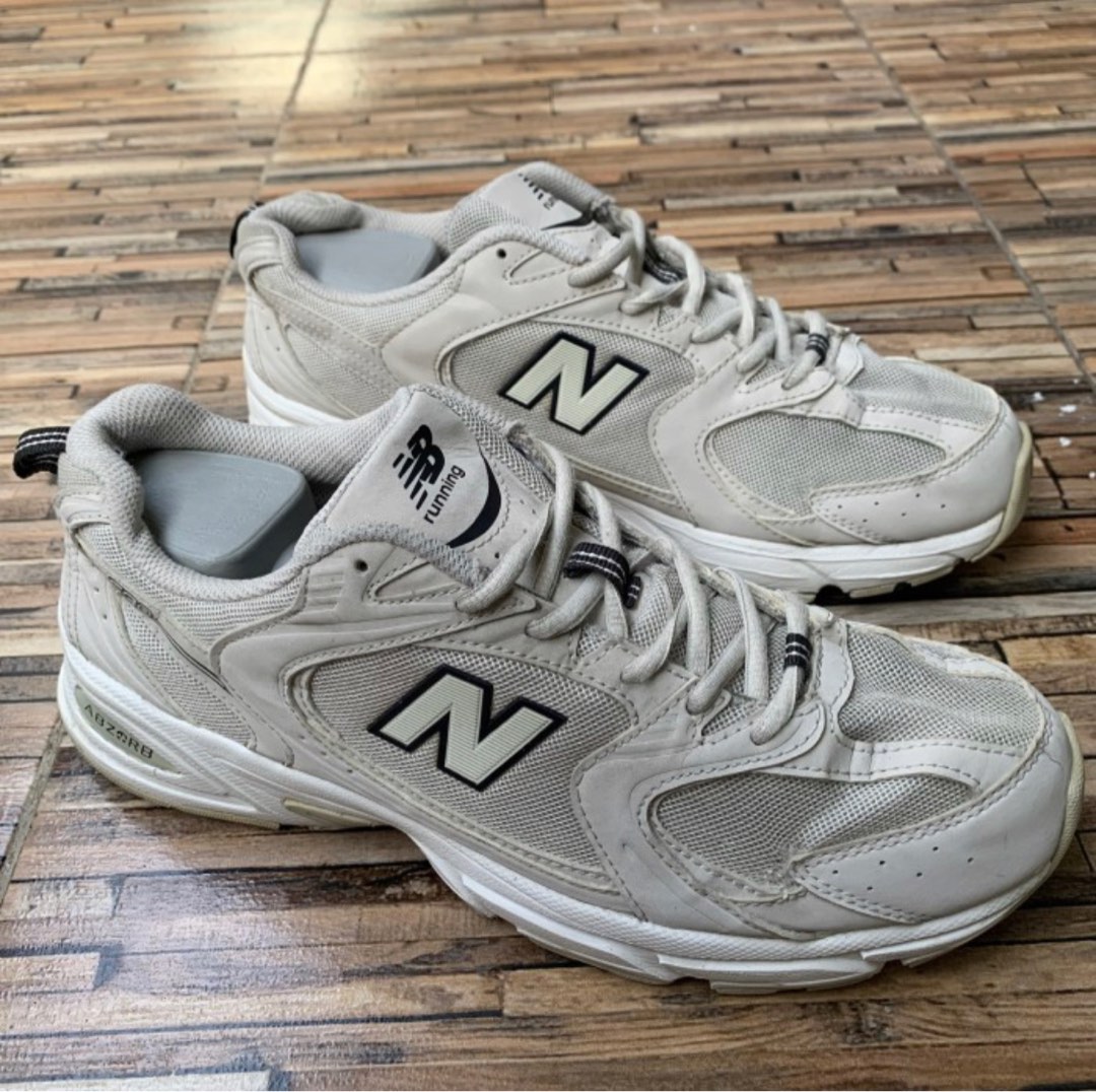 NEW BALANCE 530 size 44 Fesyen Pria Sepatu Sneakers di Carousell