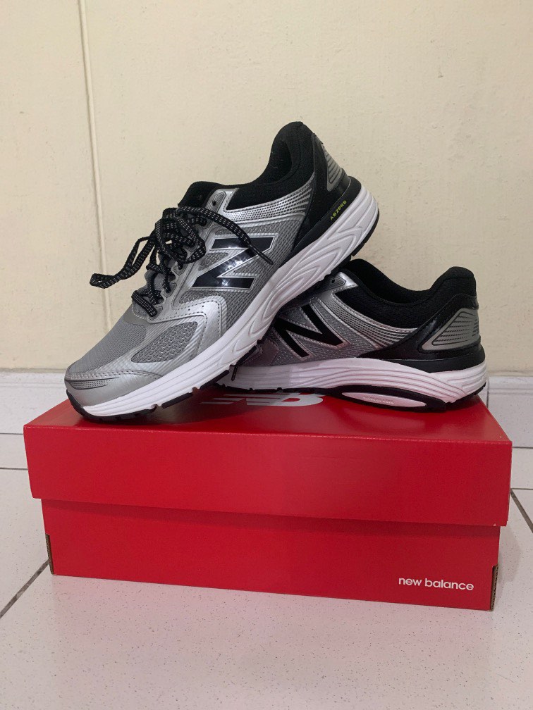 New balance SAF running shoe ME565LT7, Men's Fashion, Footwear