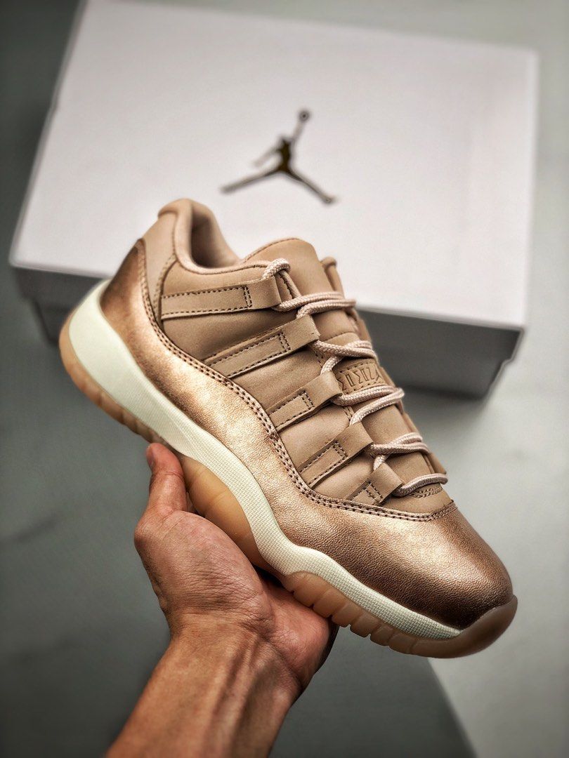 Air jordan 11 hotsell retro low rose gold