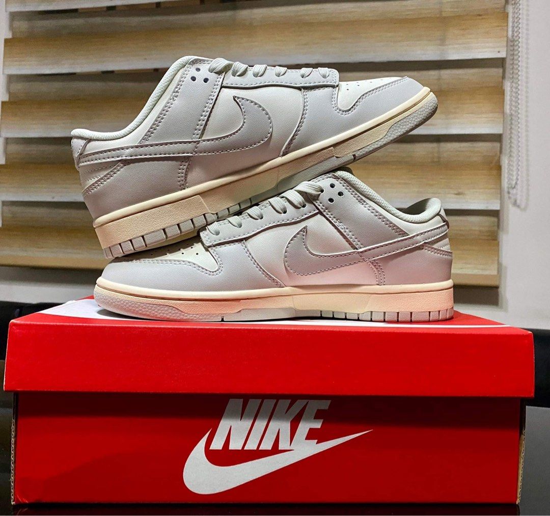 dunk light bone on feet