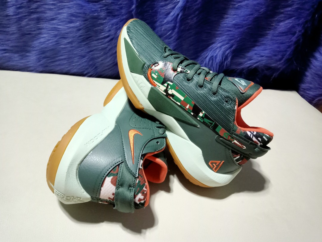 Nike Freak 2, Men's Fashion, Footwear, Sneakers on Carousell