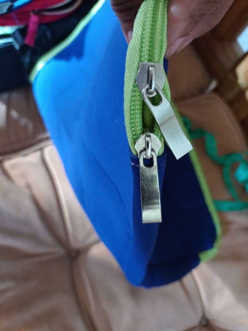 Padded Laptop/ Netbook Case (Category: Laptop Bags & Sleeves) located in Polangui. Submitted by cornerbags_shoes (Listing ID 1203434316, Image 3). Description: cushioned or padded Case. included is the pics with tape measure as ur size reference.