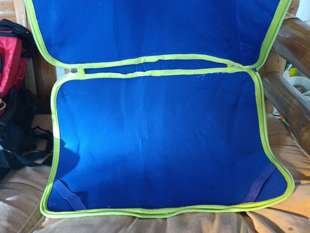 Padded Laptop/ Netbook Case (Category: Laptop Bags & Sleeves) located in Polangui. Submitted by cornerbags_shoes (Listing ID 1203434316, Image 2). Description: cushioned or padded Case. included is the pics with tape measure as ur size reference.