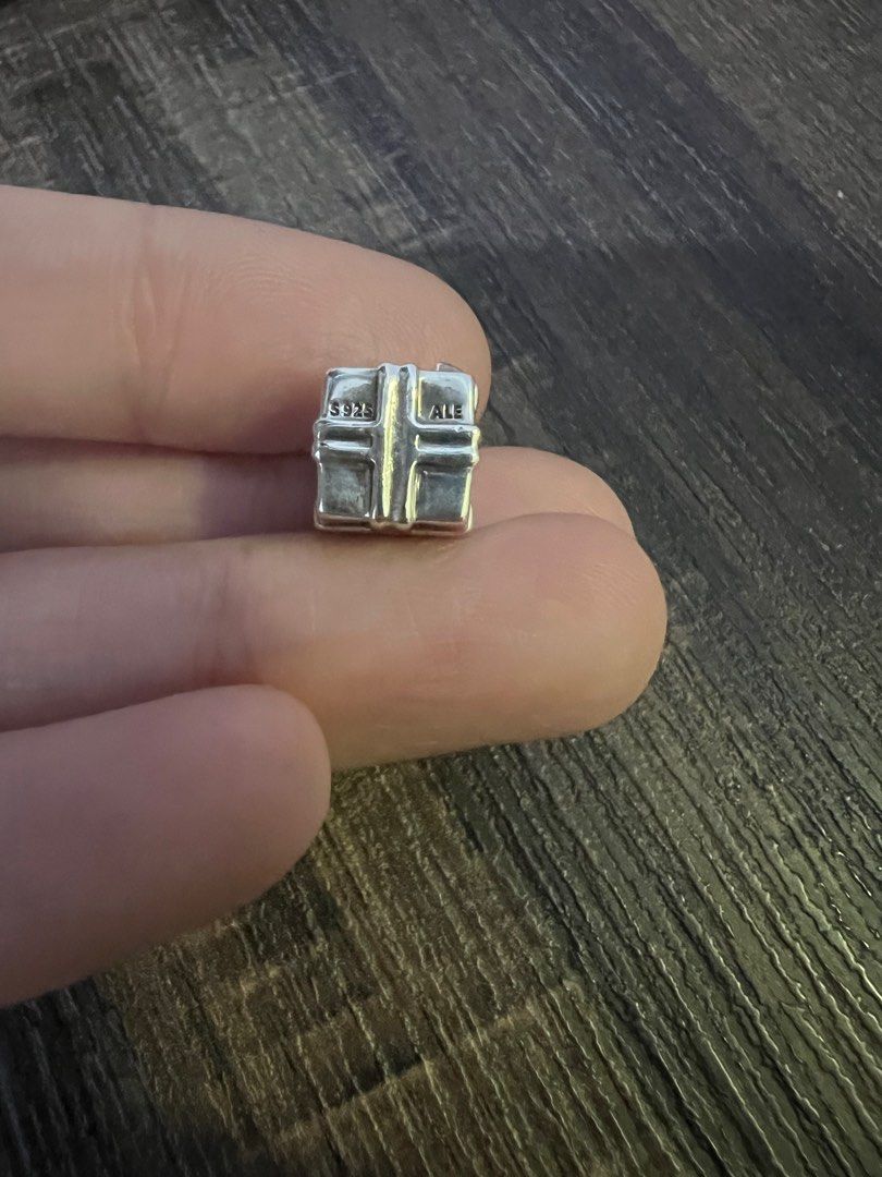 Pandora gleaming gift charm sale