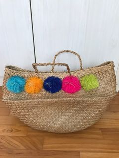 Pom pom straw bag