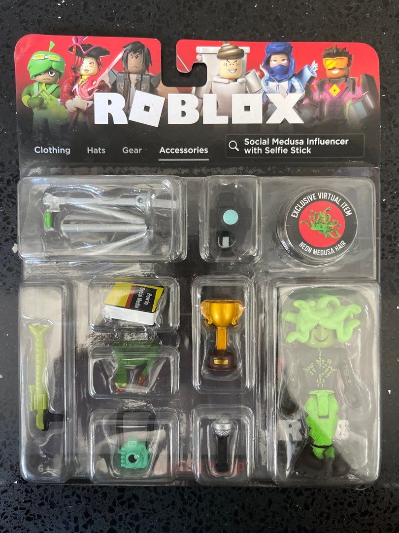 ROBLOX Avatar Shop (Social Medusa Influencer with Selfie Stick), 2