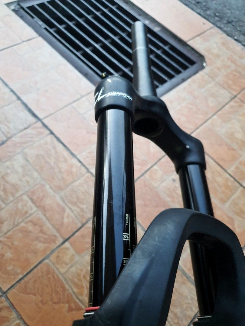 Rockshox lyrik hot sale 27.5 170mm