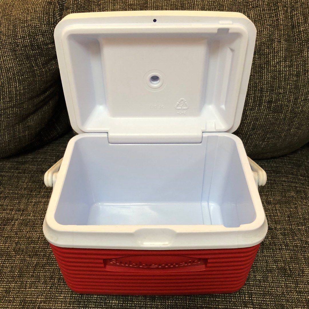 Rubbermaid Ice Chest 5qt, Sports Equipment, Hiking & Camping on Carousell