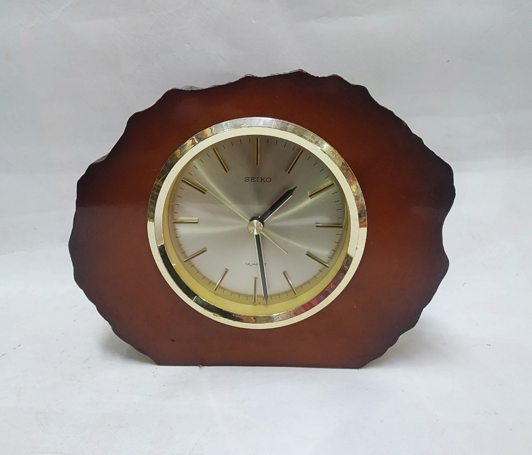 Seiko Seikosha Japan Vintage Table quartz clock with solid wood frame  Quartz Battery Table WORKING, Men's Fashion, Watches & Accessories, Watches  on Carousell