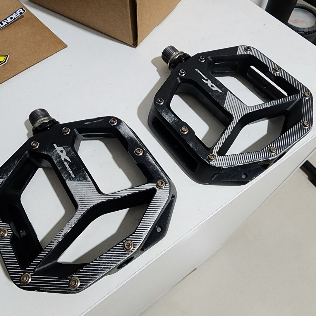 Shimano XT Flat Pedals PD M8140 SM Short Pins Sports Equipment