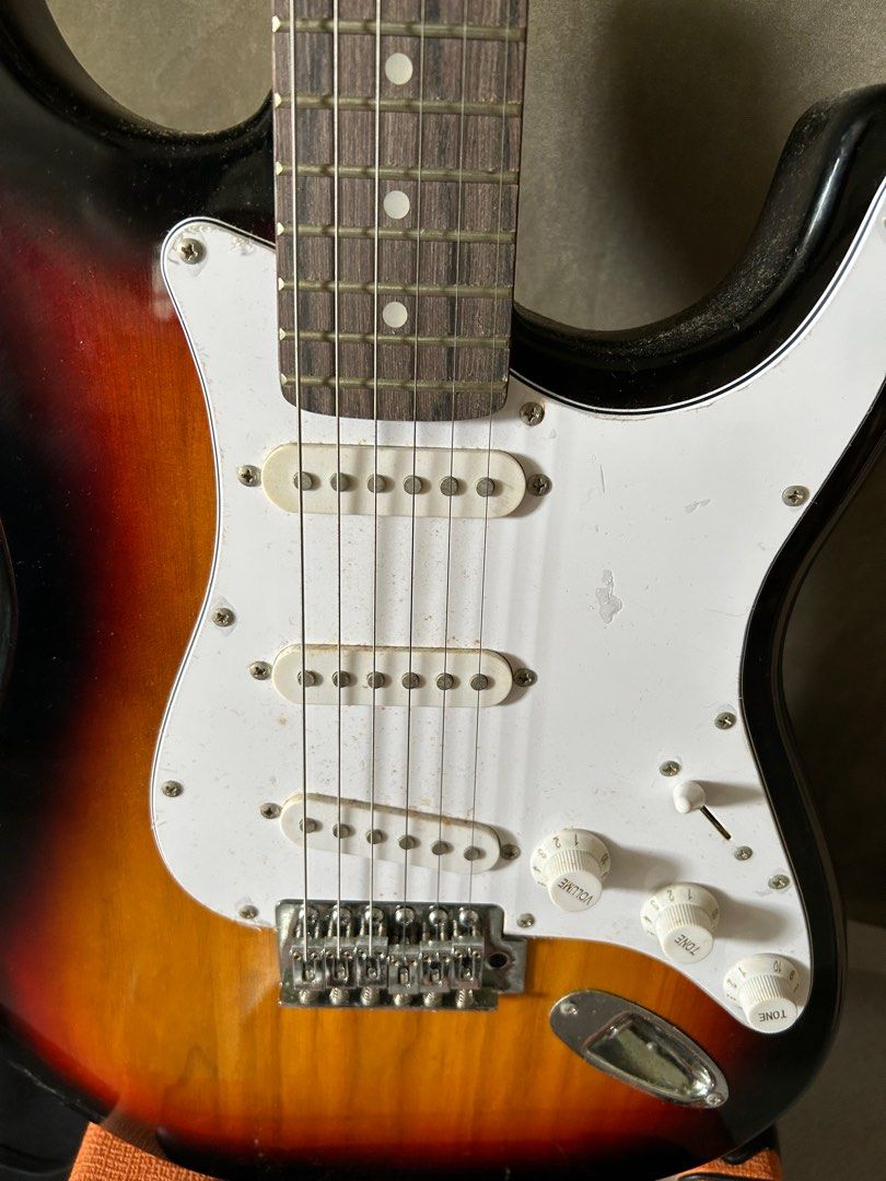 Singer electronic guitar with amplifier