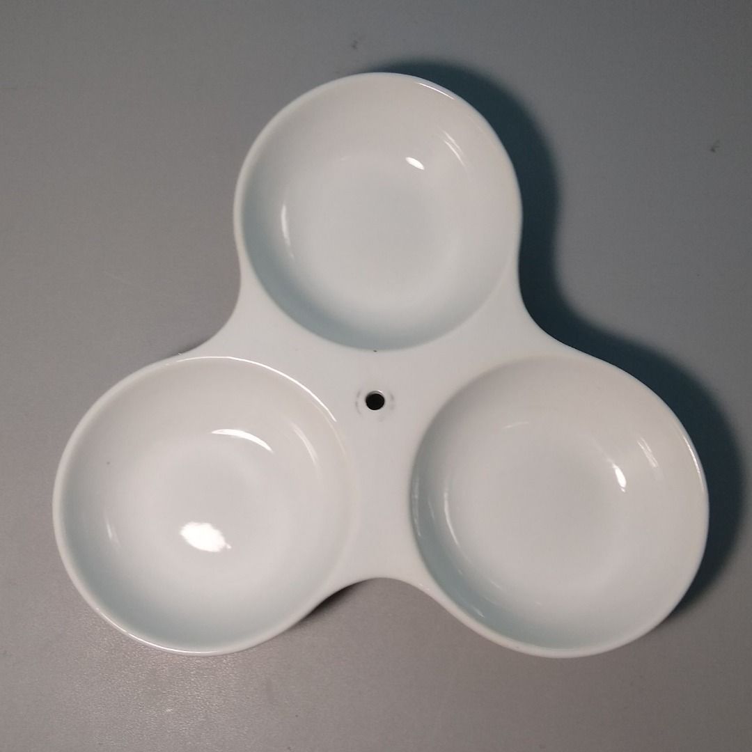 Small 3 Sections White Ceramic Table Snack Dish Serving Plate Appetizer with Handle from UK (Category: Other Kitchenware & Tableware) located in Las Pinas. Submitted by DSimple_Stuff (Listing ID 1203324137, Image 2). Description: - Porcelain Snack dish with Stainless Steel handle - Ideal for parties and entertaining - Adds appeal to your beautifully cooked dish - Or simply enjoy the variety of snacks that you can dish out - Serve any course of yo