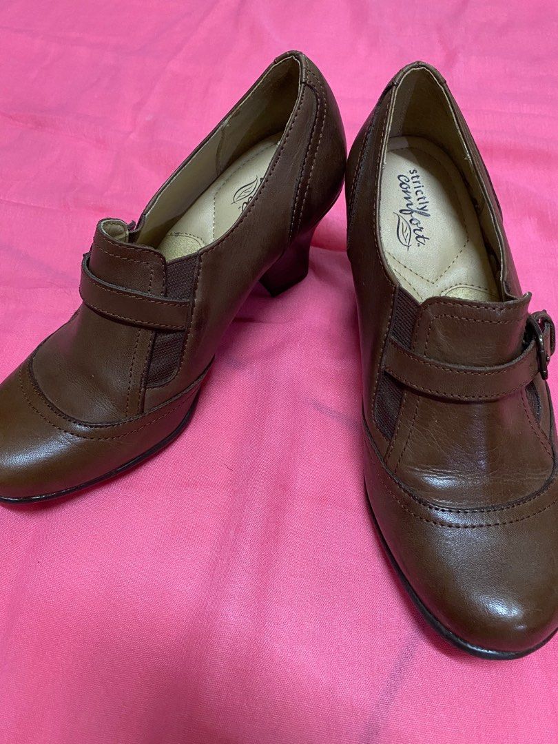 Strictly comfort shoes store