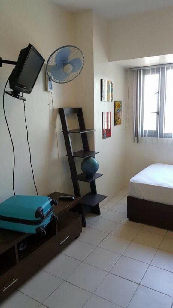 The Grand tower Sale (Category: Apartments & Condos) located in Pasay City. Submitted by louyue (Listing ID 1203521937, Image 2). Description: Affordable Condo unit for sale net 2.2Mcash Fully furnished Updated Tax Updated Asso dues With Clean Title Ready to move in 𝐅𝐎𝐑 𝐑𝐄𝐒𝐀𝐋𝐄 𝐂𝐎𝐍𝐃𝐎 𝐔𝐍𝐈𝐓 Location: 𝗧𝗛𝗘 𝗚𝗥𝗔𝗡𝗗 𝗧𝗢𝗪𝗘𝗥𝗦 𝗠𝗔𝗡𝗜𝗟𝗔(Tower 1) near DLSU ▪️Clean Title ▪️All appliances included ▪️22sqm Studio Type ▪️All taxe