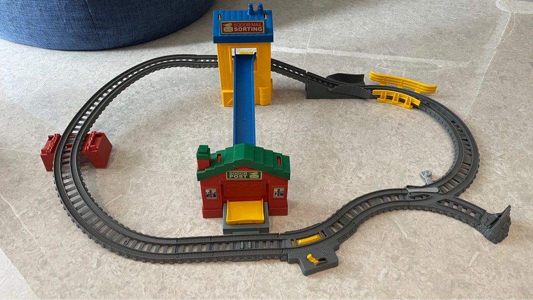 Thomas Friend TrackMaster Sort and Switch Delivery Set