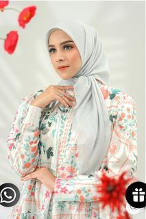 Today's Scarf - White Dove - Buttonscarves