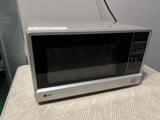 Used LG microwave oven MS-2347B for sale