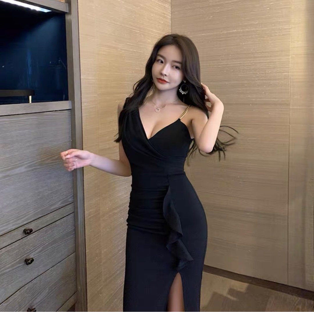 V Cut Black Dress, Women's Fashion, Dresses & Sets, Dresses on Carousell