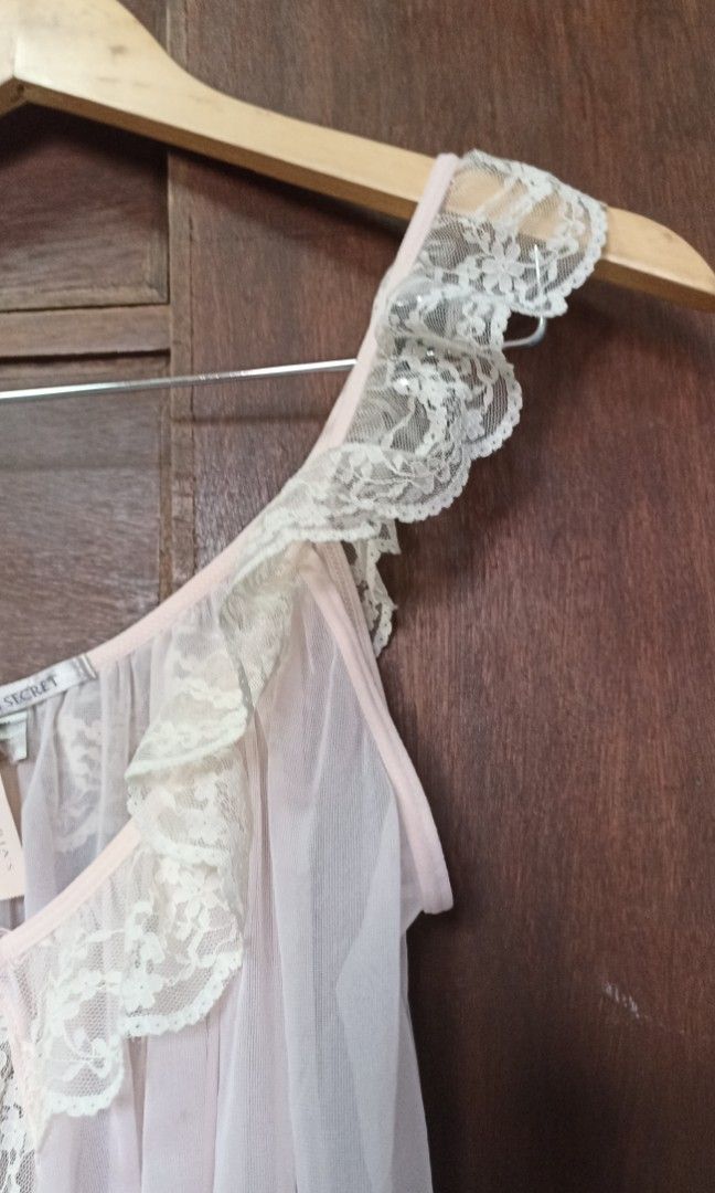 Lingerie vintage des années 90 - France