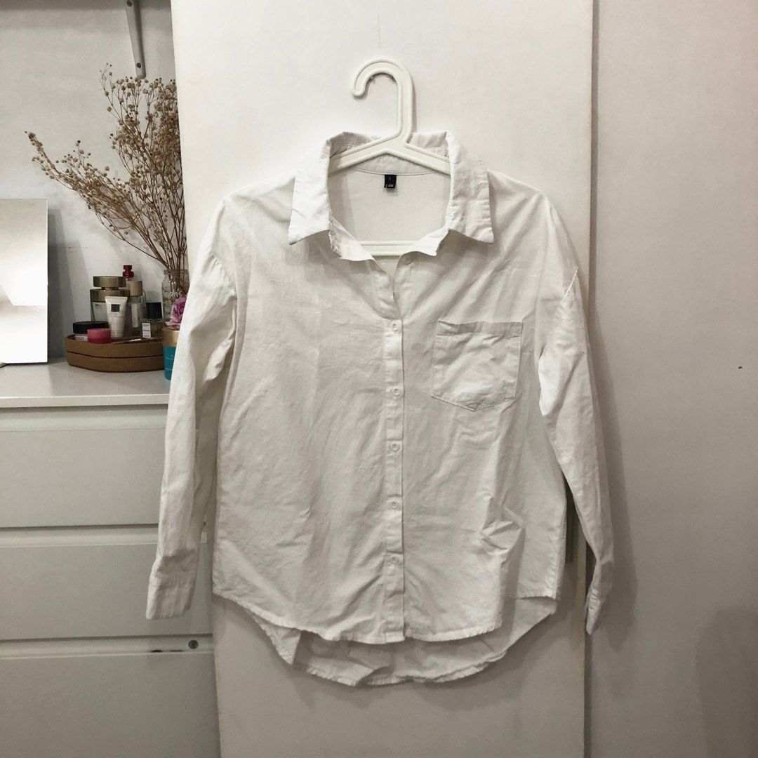 White Buttoned Long Sleeves (Category: Longsleeves) located in Marikina City. Submitted by declutterbymilkee (Listing ID 1203446216, Image 1). Description: White Buttoned Long Sleeves - material is thick which is nice - korean brand - oversized; can fit up to L - no flaws Payment: Gcash/ Maya SF not included Ref. #8.
