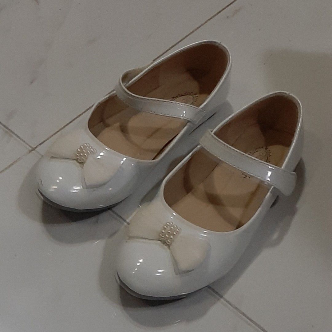 White princess shoes top
