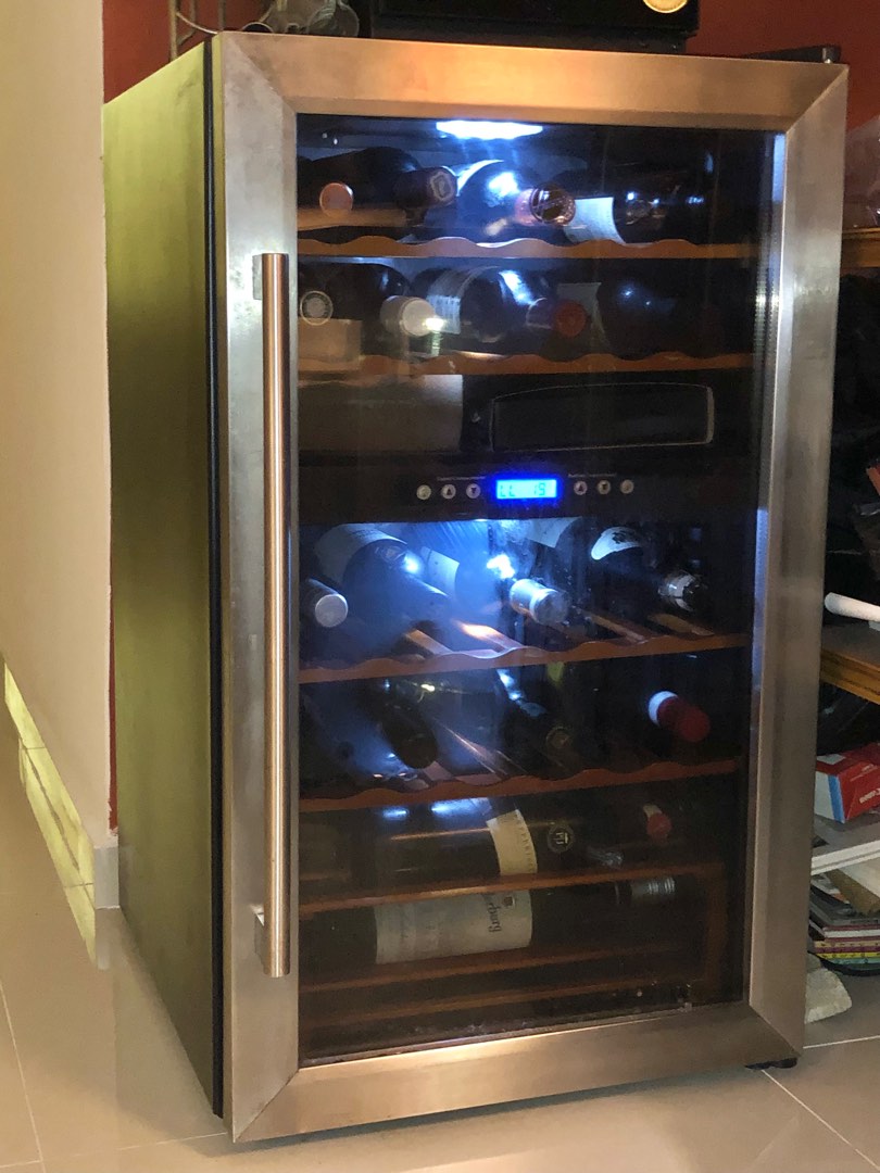 2 Zone Wine Cooler 33 bottles great deal, TV & Home Appliances