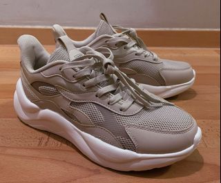 (Category: ) located in . Submitted by dylanhuangjun (Listing ID 1203691580, Image 1). Description: .