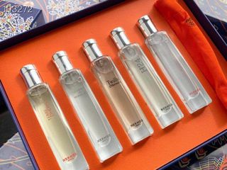 （分類：）位於 。 由 loveshoppingperfume 提交（商品編號 1203707798，圖片 1）。簡介： 。