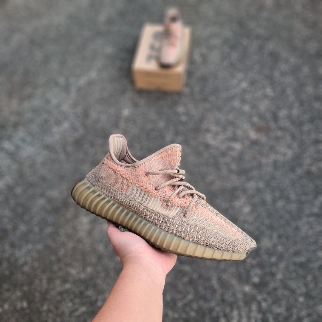 Conciencia País loco Adidas Yeezy Boost 350 V2 Sand Taupe, Men's Fashion, Footwear, Sneakers on  Carousell