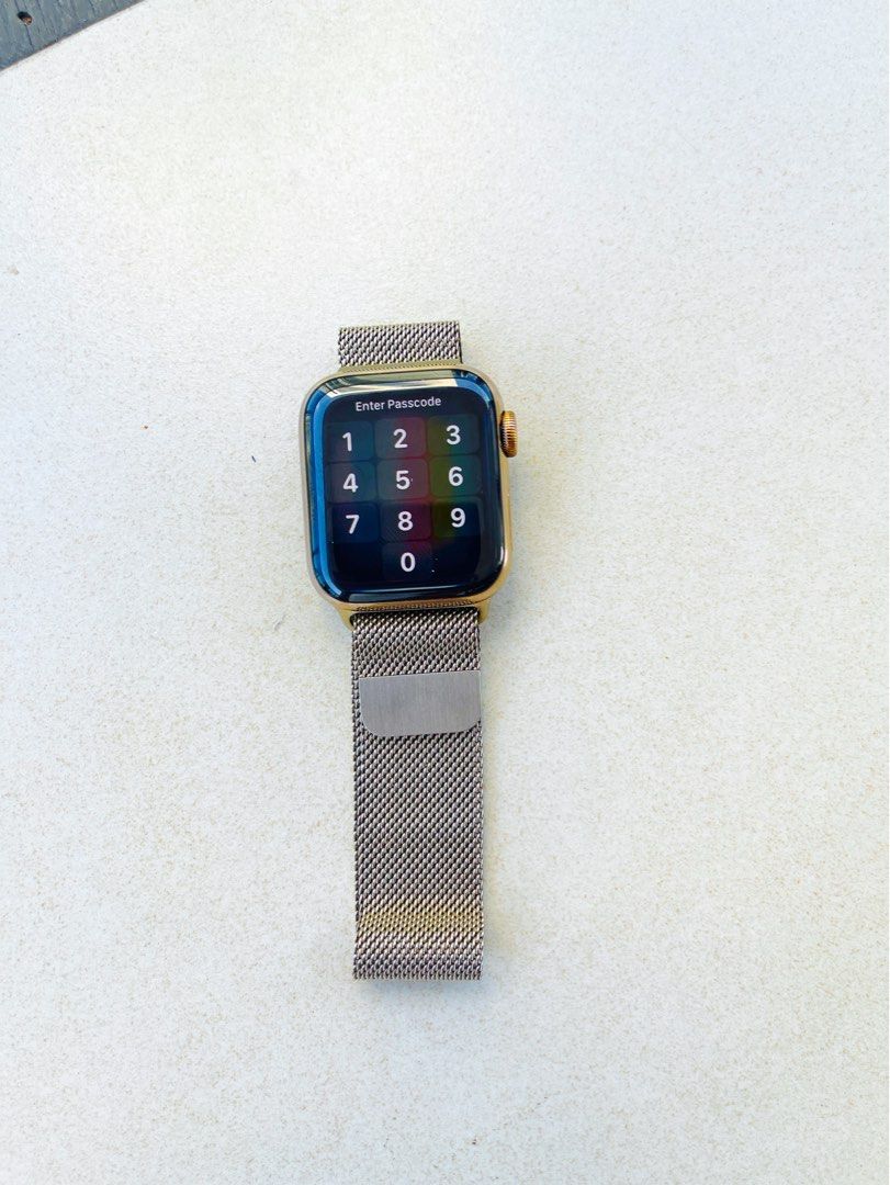 Gold apple watch on sale with silver milanese loop