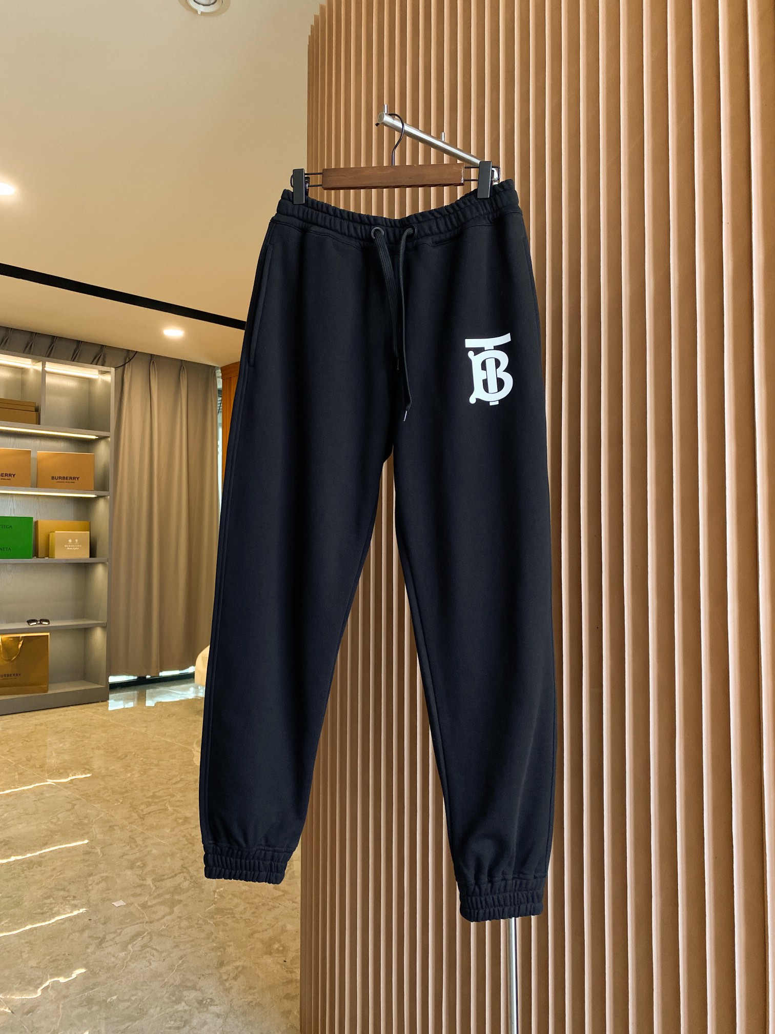 Authentic Burberry Exclusive printed pattern cotton jogging pants, Men's  Fashion, Bottoms, Joggers on Carousell