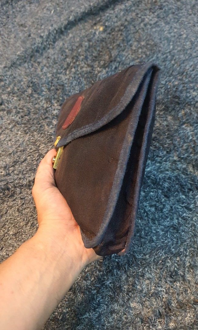 Authentic long champ vintage clutch (Category: Luxury Bags & Wallets) located in Cavite. Submitted by ohmie23 (Listing ID 1203703855, Image 3). Description: Authentic long champ vintage clutch.