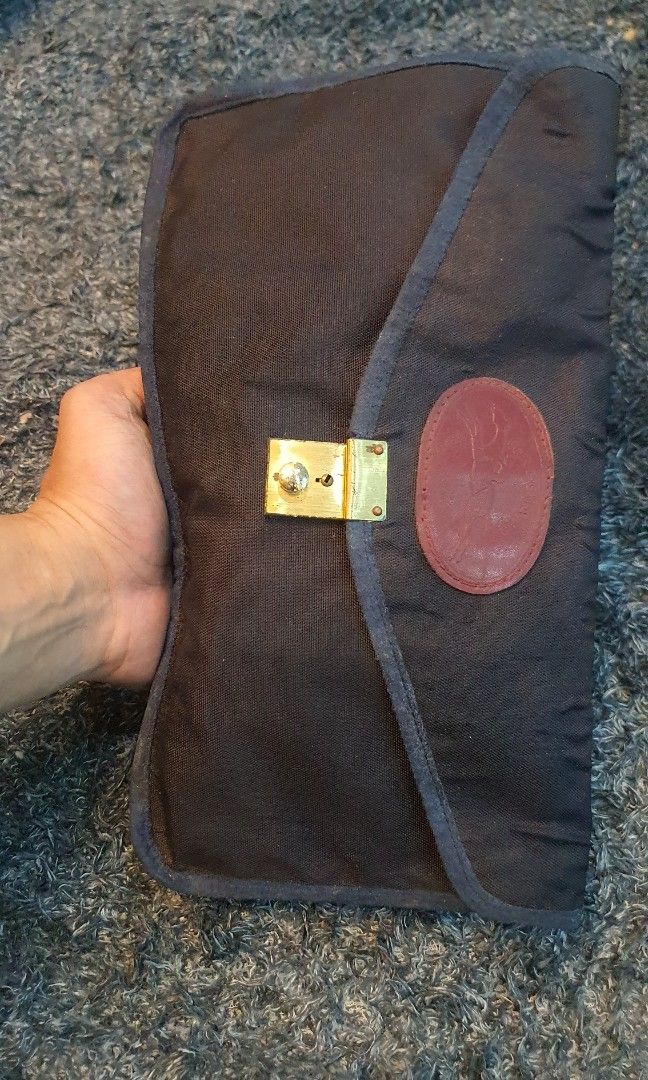 Authentic long champ vintage clutch (Category: Luxury Bags & Wallets) located in Cavite. Submitted by ohmie23 (Listing ID 1203703855, Image 2). Description: Authentic long champ vintage clutch.