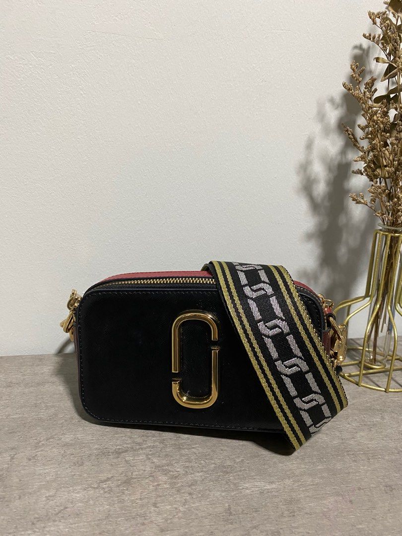 Authentic Marc Jacobs Snapshot Bag with Dust Bag and Authenticity Card,  Women's Fashion, Bags & Wallets, Cross-body Bags on Carousell
