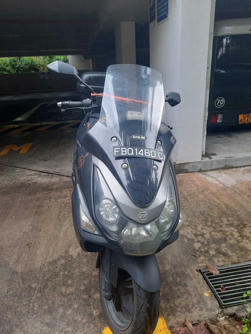 daelim 250cc scooter