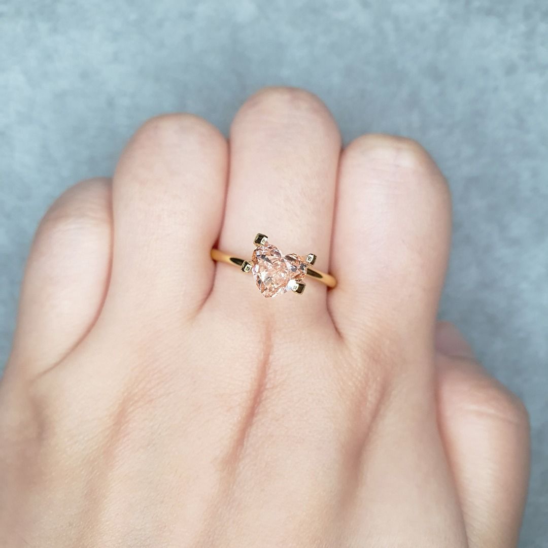 Gold hotsell colour diamond