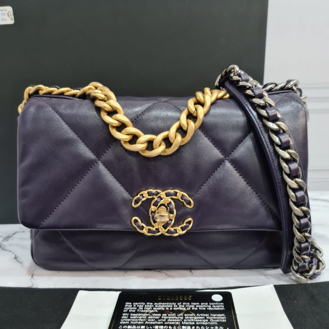 Fast Sale - Reprice Excellent Chanel C19 Dark Purple Small Ghw #30 sz 26 x  7 x 18 cm With card, holo, dustbag, box and ori receipt 2020 •Nett •Exclude  ongkir (