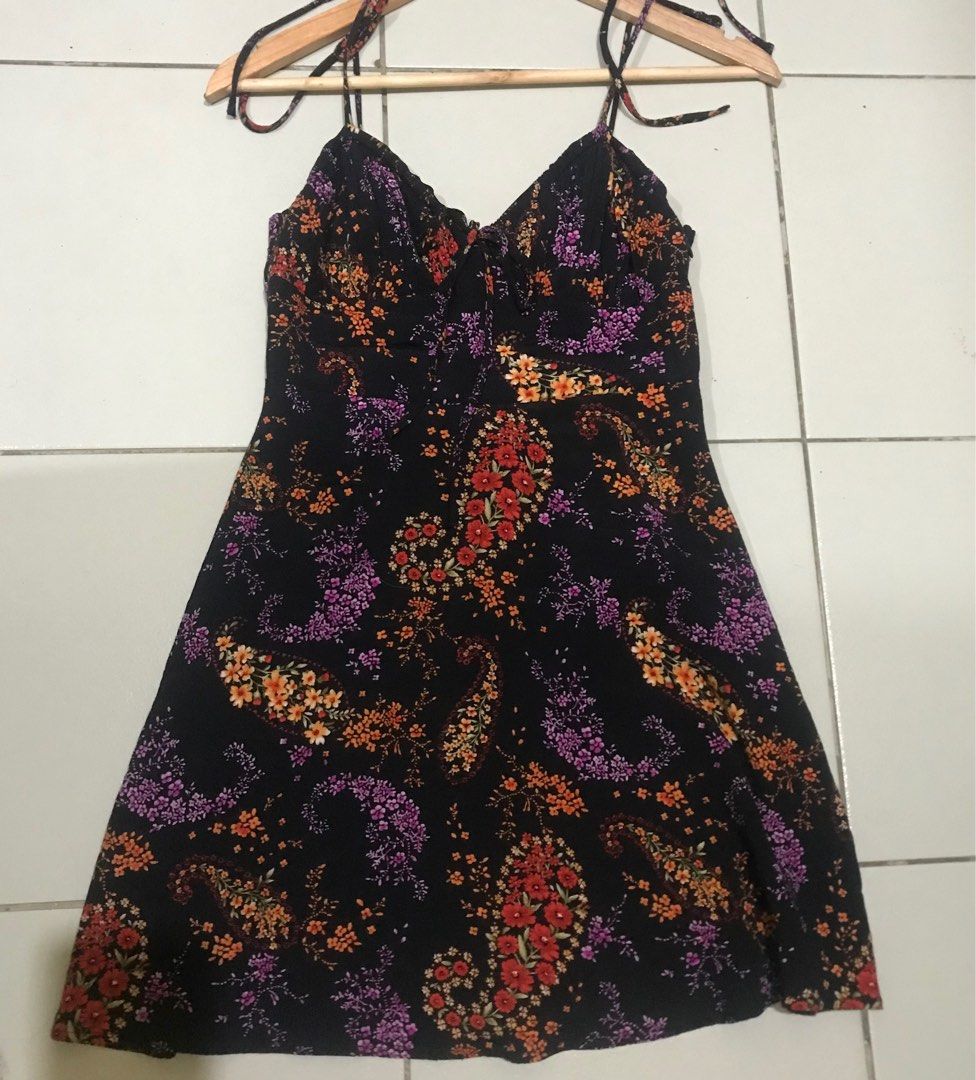 Forever 21 self tie dress (Category: Dresses) located in Manila. Submitted by lc0628 (Listing ID 1203728008, Image 2). Description: Used once.