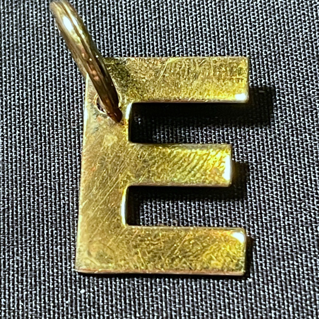 Gold pendant letter e clearance