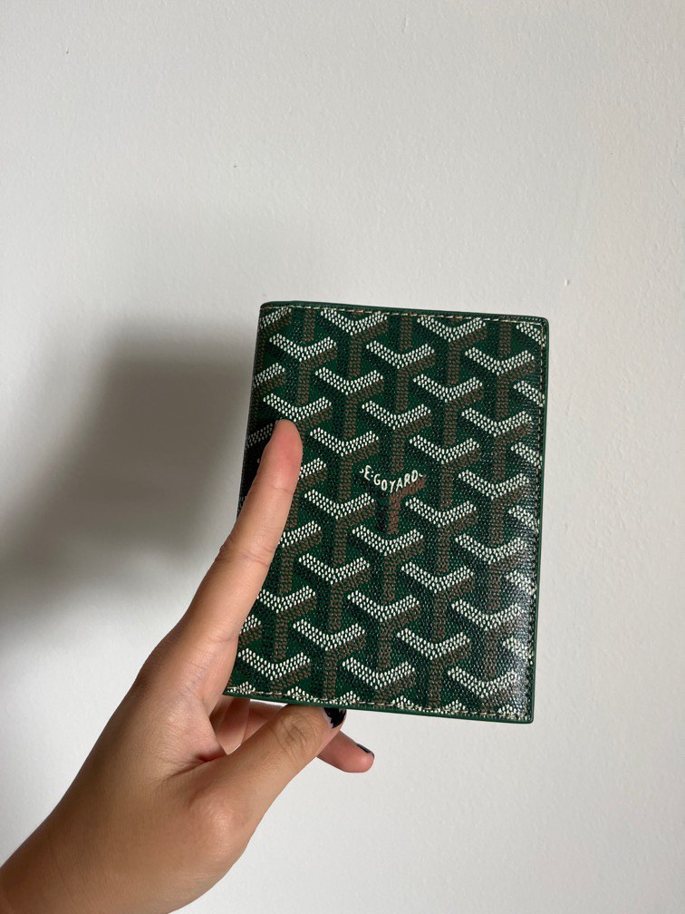 Goyard passport cheap holder green