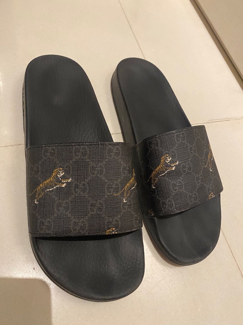 Gucci tiger shop flip flops