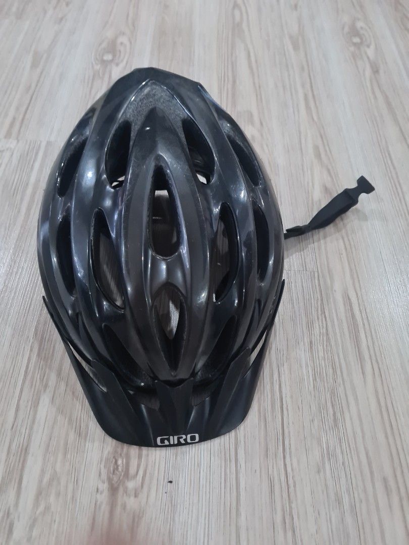 Helmet (Category: Parts & Accessories) located in Singapore. Submitted by dylanchua74 (Listing ID 1203589705, Image 2). Description: Clearing store. Self collect at PasirRis-510715.