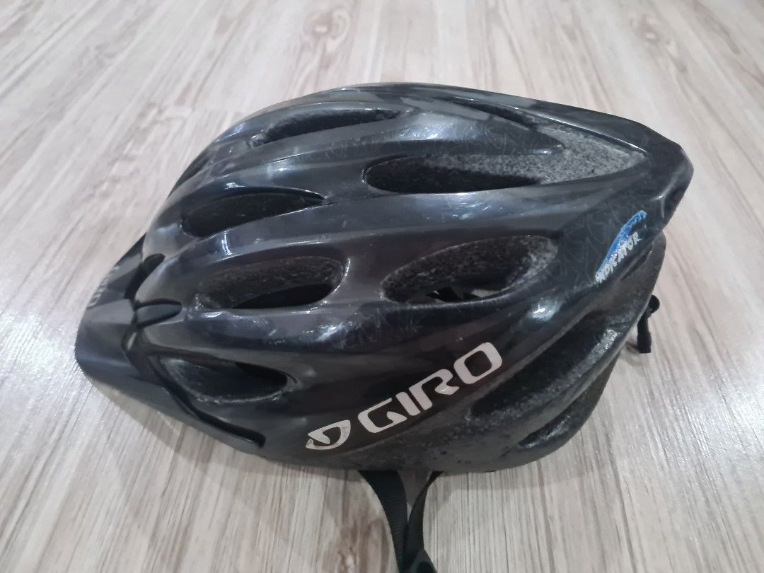 Helmet (Category: Parts & Accessories) located in Singapore. Submitted by dylanchua74 (Listing ID 1203589705, Image 1). Description: Clearing store. Self collect at PasirRis-510715.