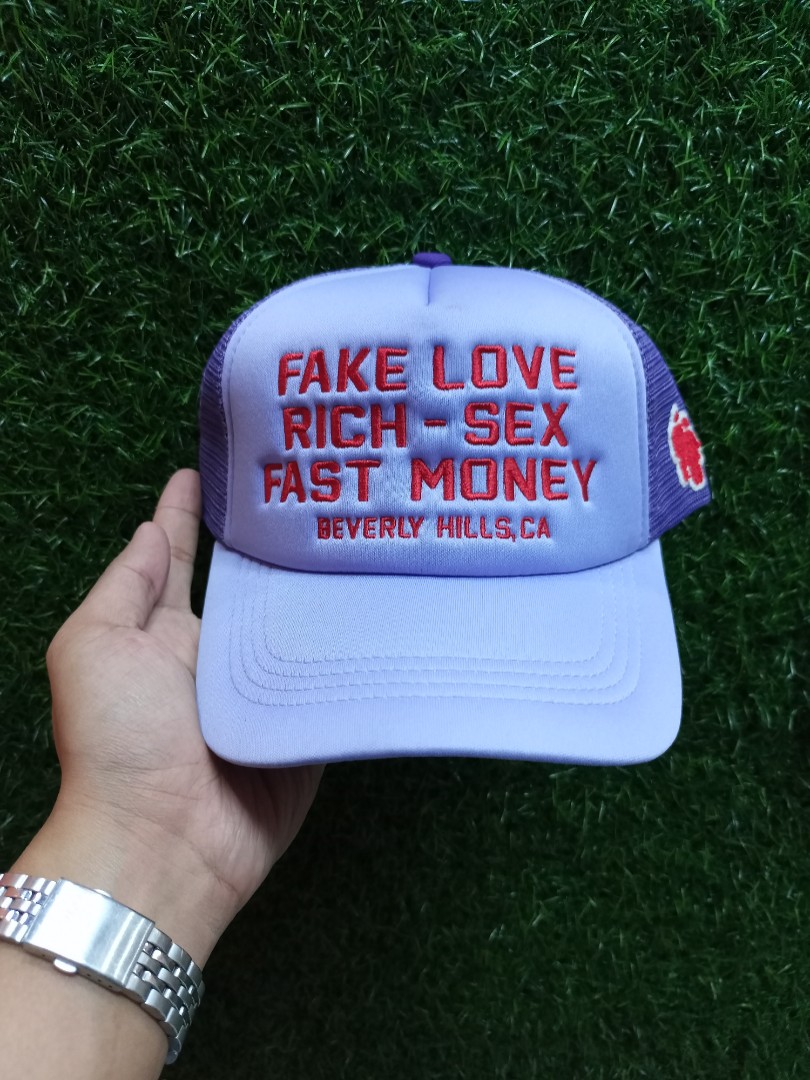 Homme Femme Fake Love Trucker Cap, Men's Fashion, Watches