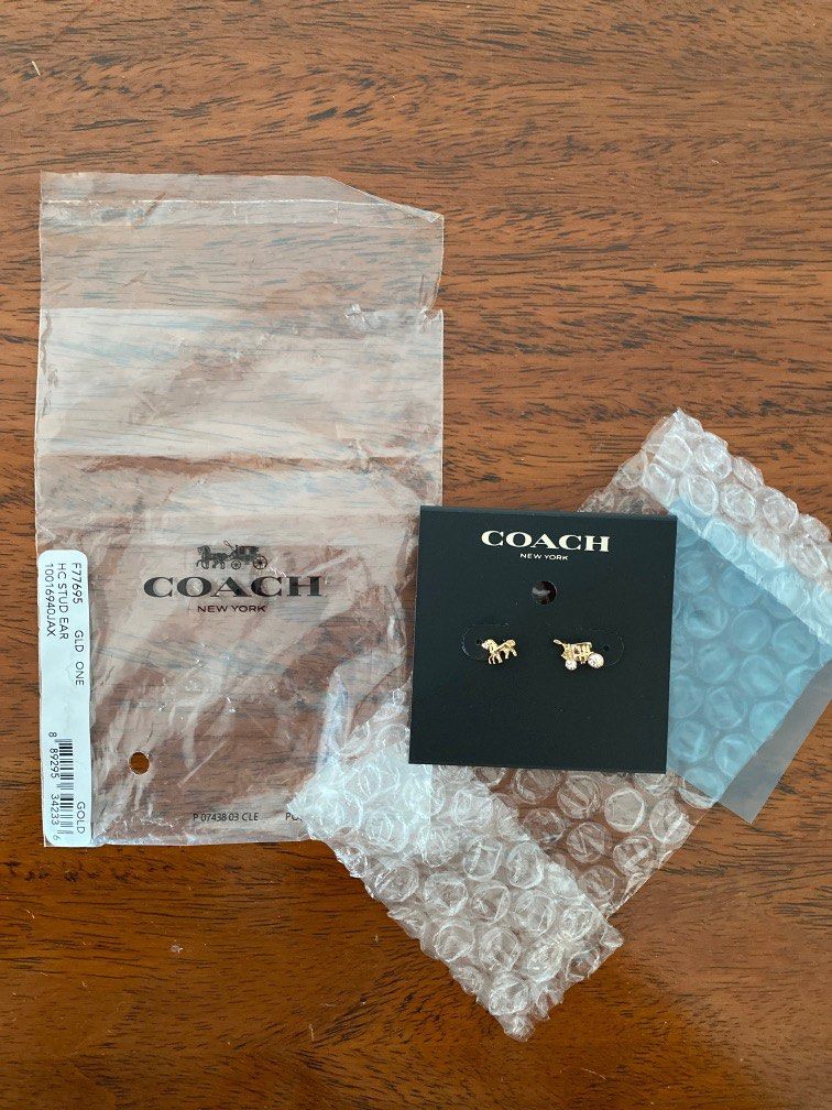 Horse & Carriage Coach Earrings (Category: Earrings) located in Cavite. Submitted by raesukay (Listing ID 1203529932, Image 1). Description: Original Price is Php 3,500 bought in the US. Price is Negotiable. Never used, Brand new & No Issues! .