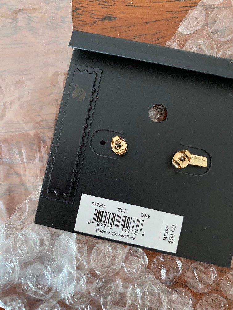 Horse & Carriage Coach Earrings (Category: Earrings) located in Cavite. Submitted by raesukay (Listing ID 1203529932, Image 3). Description: Original Price is Php 3,500 bought in the US. Price is Negotiable. Never used, Brand new & No Issues! .