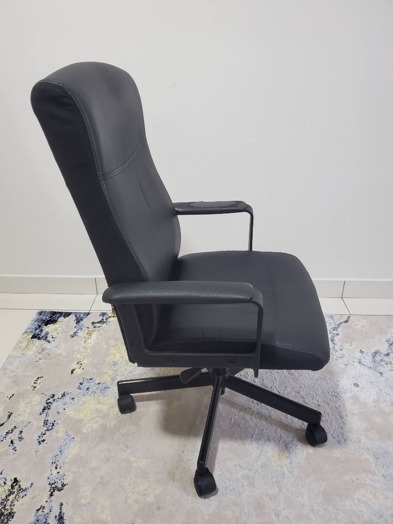 IKEA MILLBERGET Swivel office chair, Bomstad black, Furniture & Home