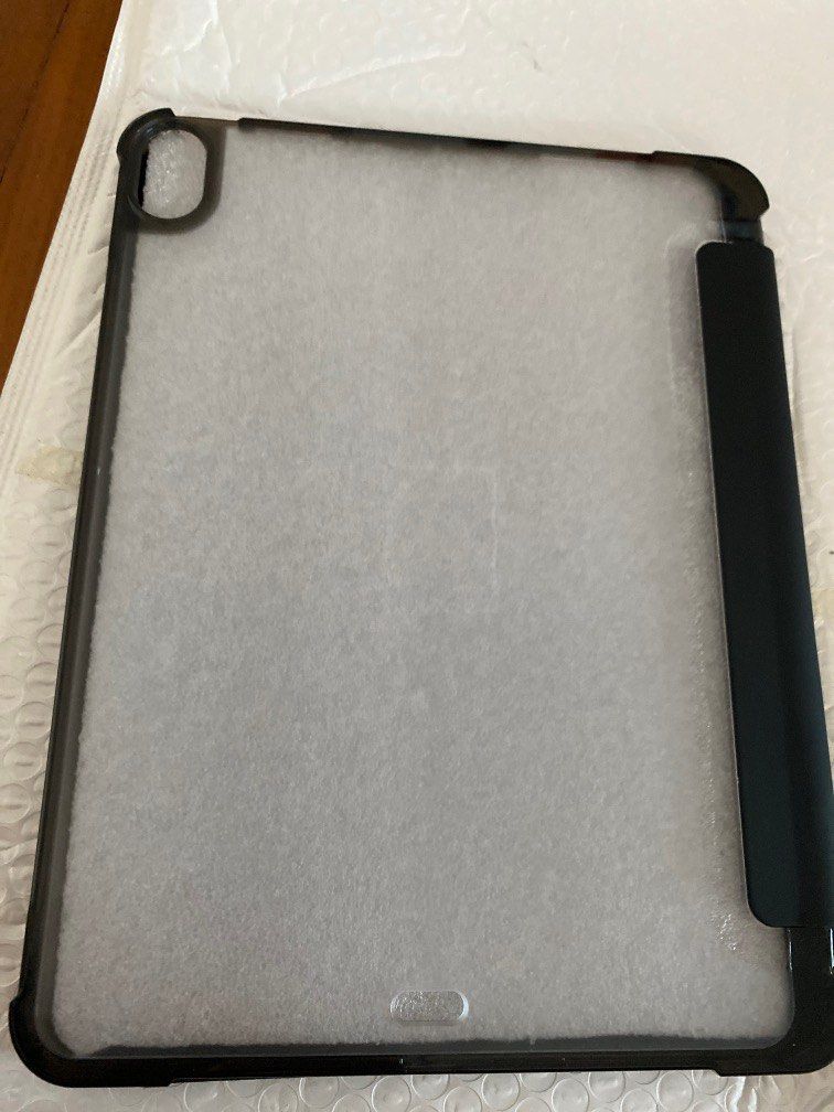 Ipad casing (Category: Cases & Sleeves) located in Singapore. Submitted by yeoyh (Listing ID 1203540938, Image 2). Description: .